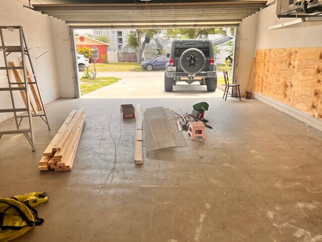 Building Photo - 2420 Briar Oak Cir