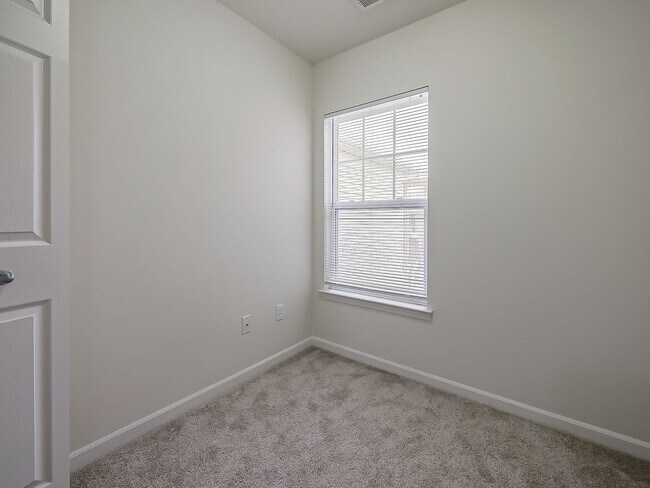 Building Photo - AVAILABLE NOW! Charming 2-Bed Home in the Heart of Wixom