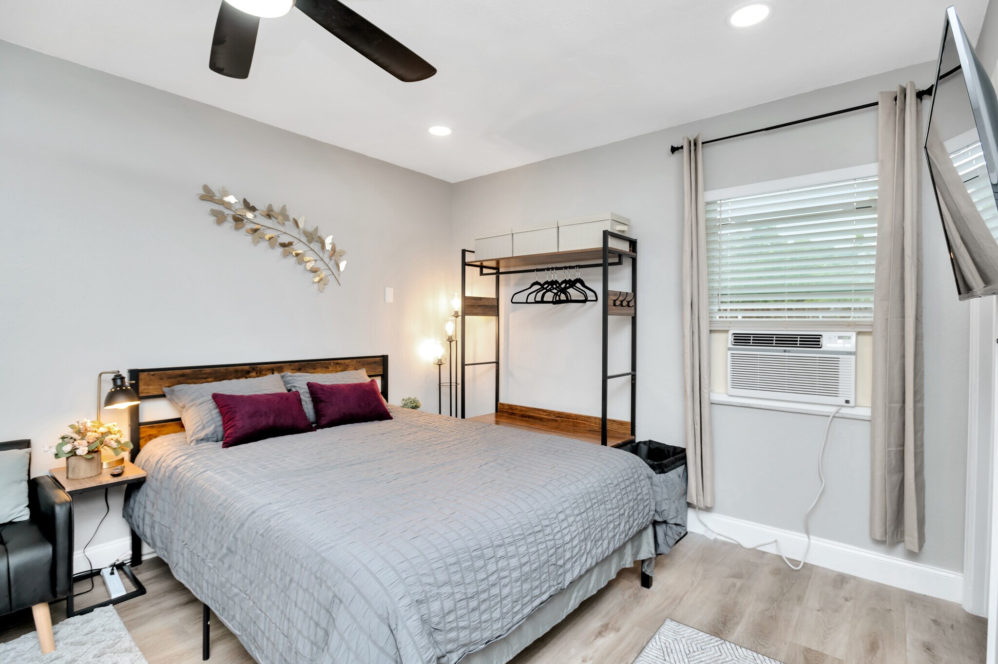 Building Photo - 401 S Mars Ave