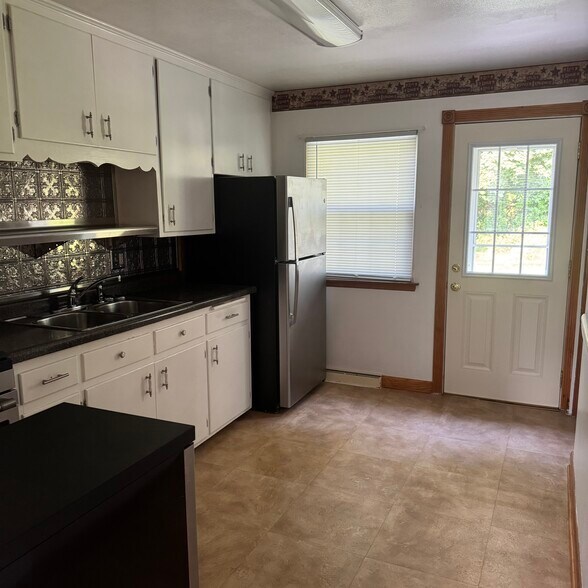 Kitchen - 502 48th St