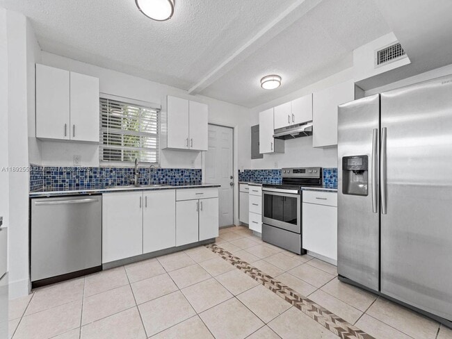 Building Photo - 9100 SW 95th Ave