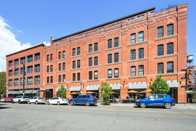 Building Photo - Open floor living at its best! 1 BR/2 BA l...