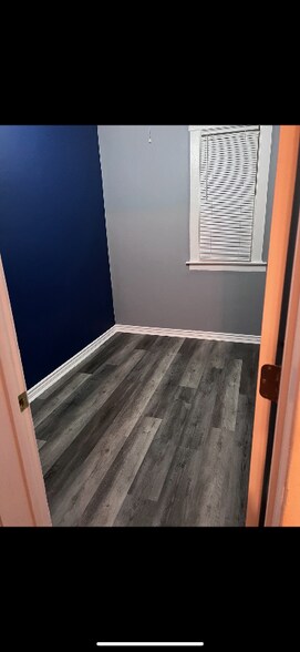 Primary Photo - 2107 183rd St