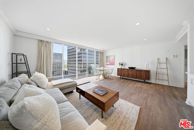 Building Photo - 2160 Century Pk E