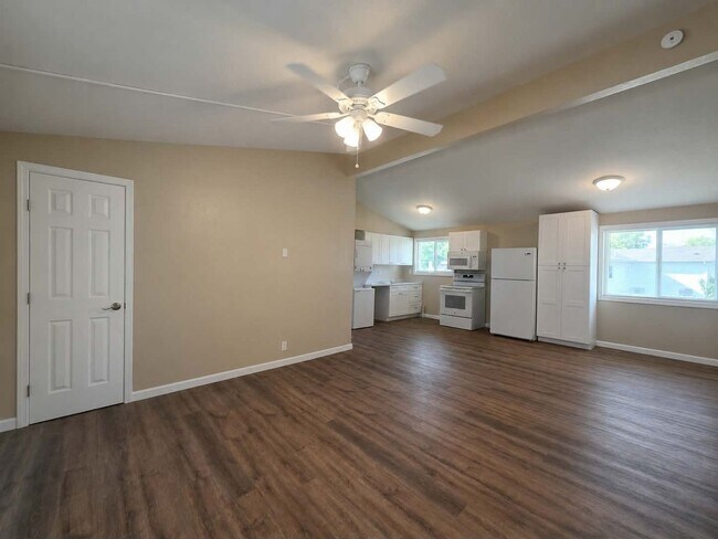 Building Photo - Beautifully Remodeled 3-Bedroom Home in Westwood!
