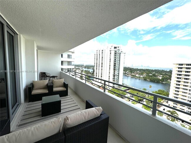 Building Photo - 5555 Collins Ave