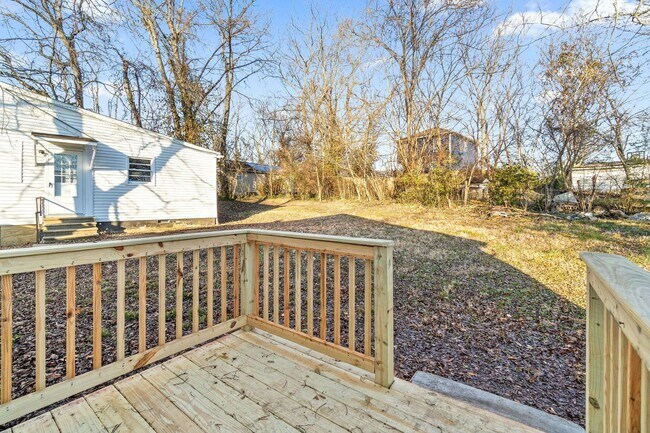Building Photo - Single-Family Home Downtown--No Breed Restrictions!