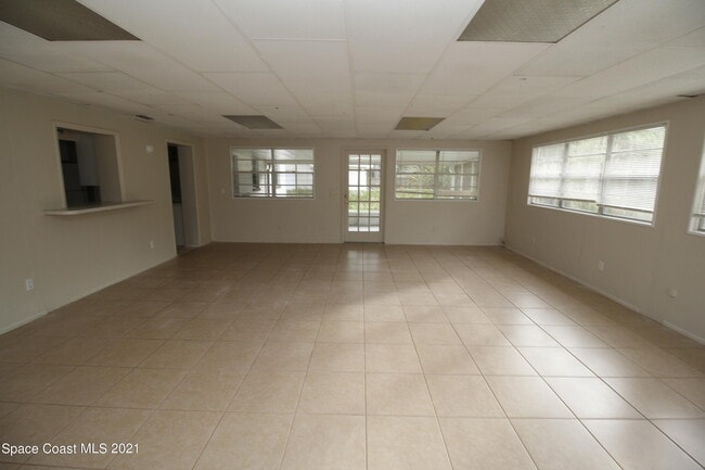 Building Photo - 581 Sylvia Rd