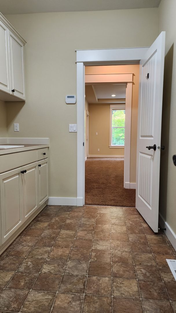 Building Photo - Beautiful Campus Glen 4-Bedroom!