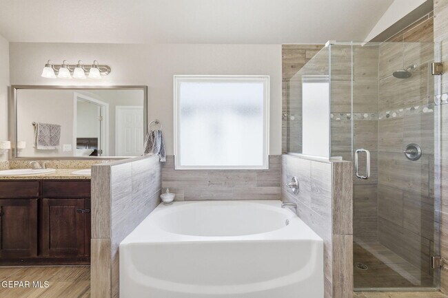 Building Photo - 13748 Villa Vista Ave