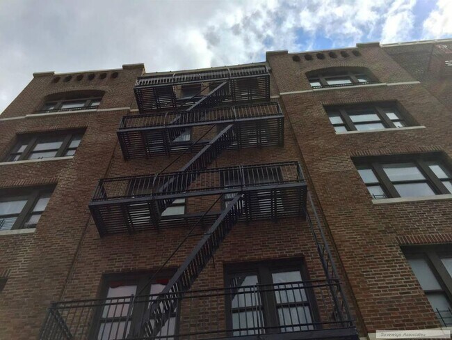 Building Photo - 25 Vermilyea Ave