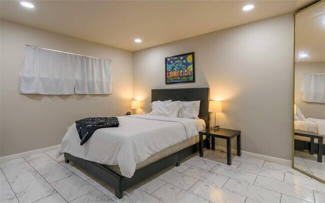 Building Photo - 8110 Albacore Dr