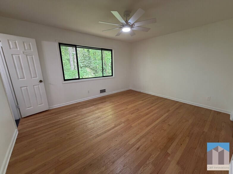 Building Photo - 2636 Whiteleigh Ct NE