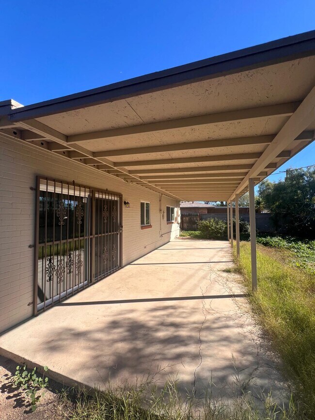 Building Photo - 6334 E Calle Luna