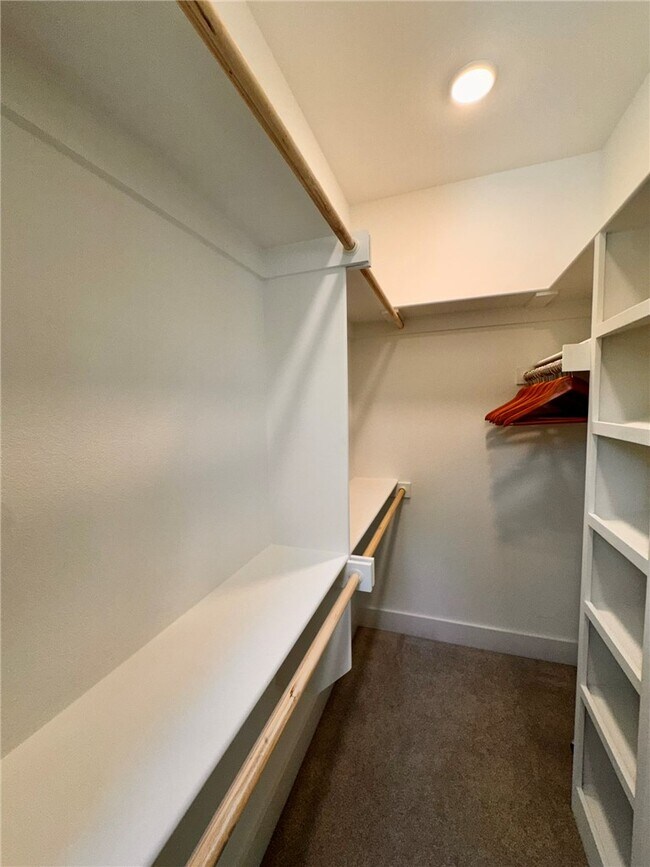 Building Photo - 8881 Williams Rd