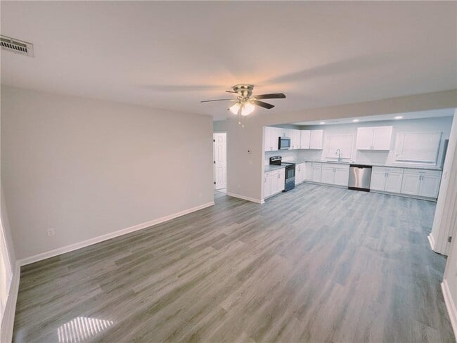 Building Photo - 2933 Port Royal Ln