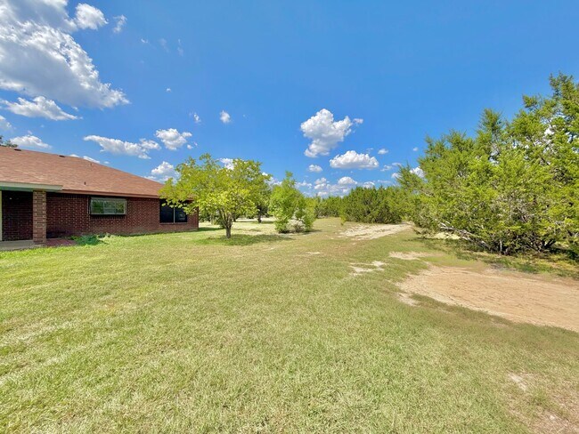 Building Photo - 681 Whispering Ave