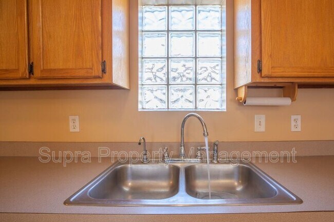 Building Photo - 2548 Americas Cup Cir E