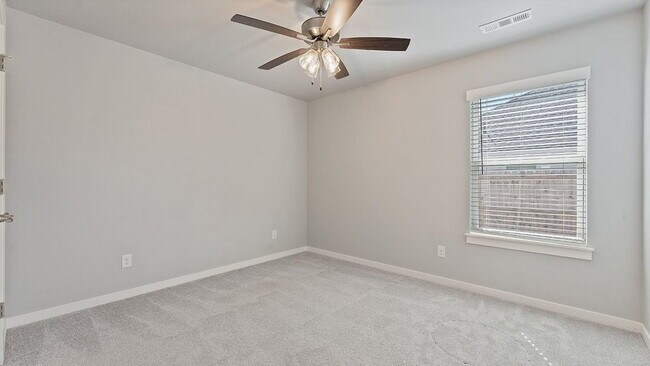 Building Photo - "Superb 4-Bed Oasis with Granite Elegance & a Cozy Fireplace in Fayetteville!"