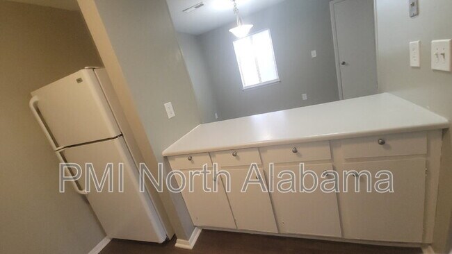 Building Photo - 906 Candlewood Dr NW