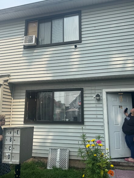 Building Photo - 5-7 Warner St Ext