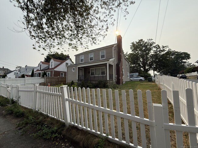 Building Photo - 203 Horace St