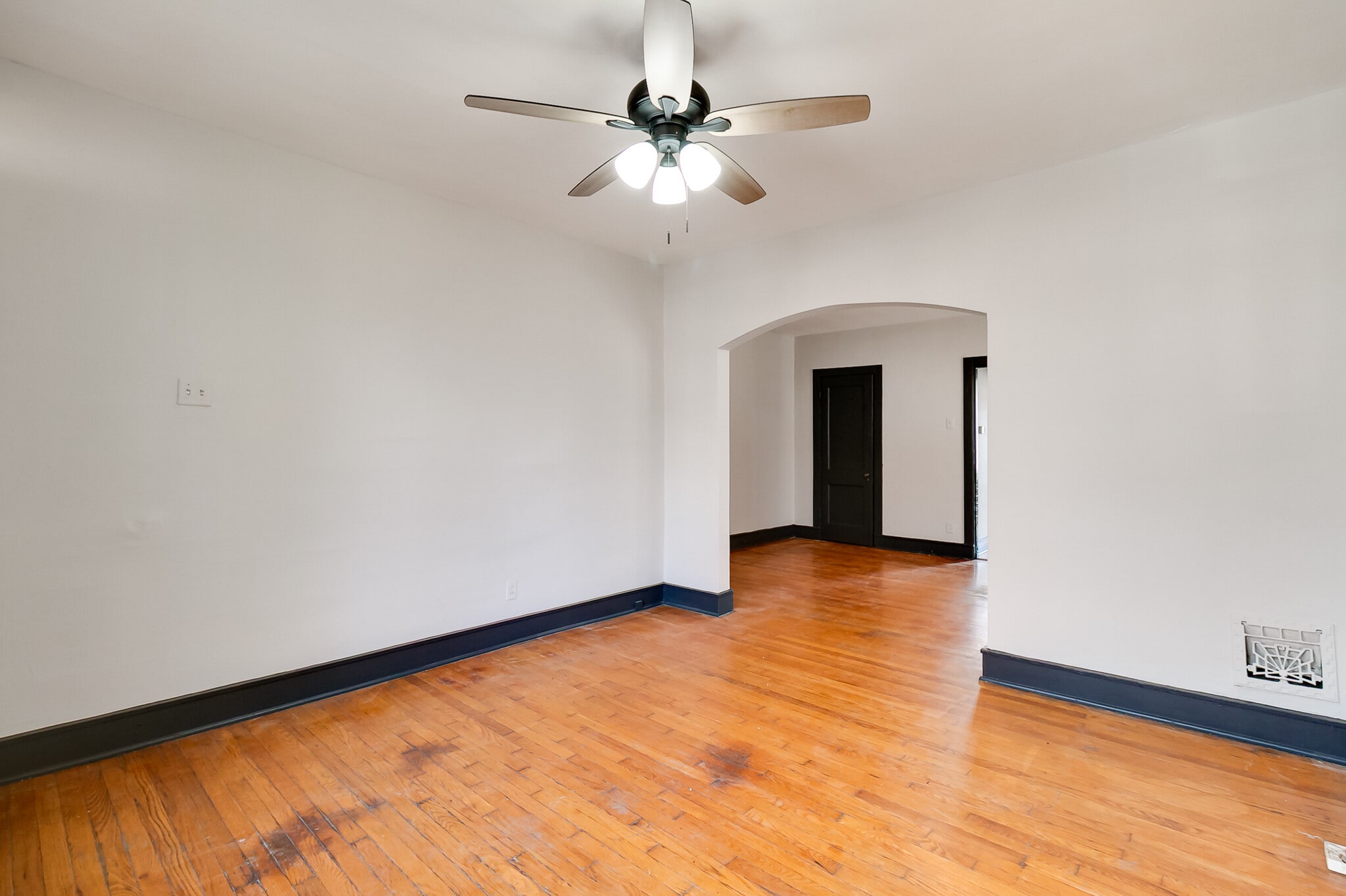 Building Photo - 4918 Winona Ave