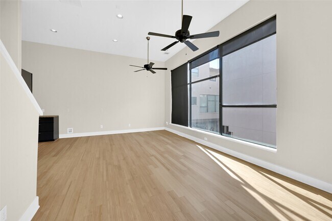 Building Photo - 2419 Charleston St