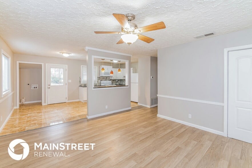 Building Photo - 5002 Seville Dr