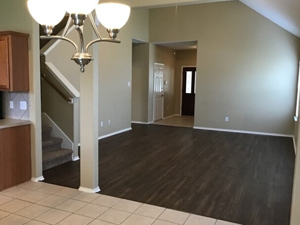 Building Photo - 2026 Acorn Glen Trl