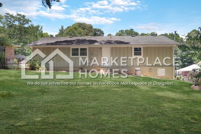 Building Photo - 8206 Huntington Dr