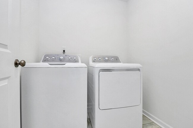 Building Photo - Brand NEW Townhome for RENT!