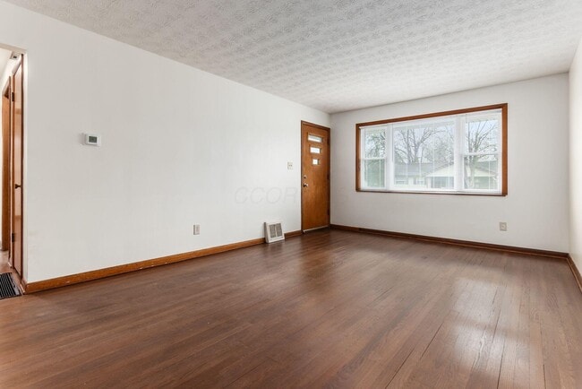 Building Photo - 3070 Lotz Dr