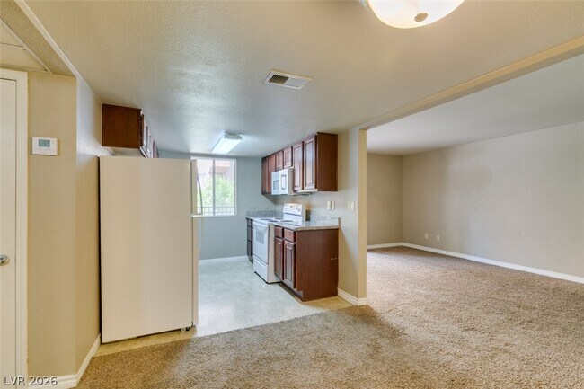 Building Photo - 4450 Sandy River Dr