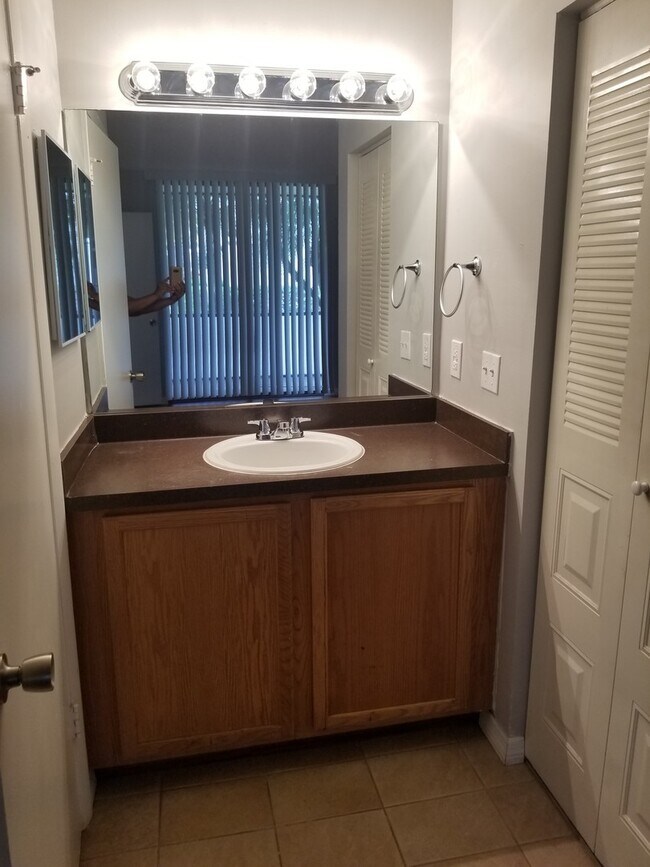 Building Photo - ONE BEDROOM ONE BATHROOM! WATERFRONT COMMU...