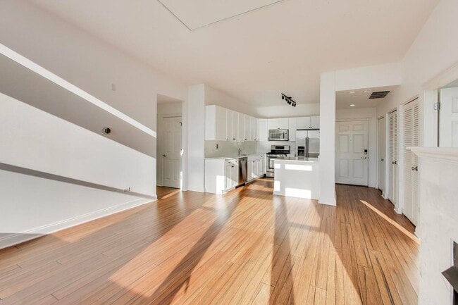 Building Photo - 1001 W Madison St