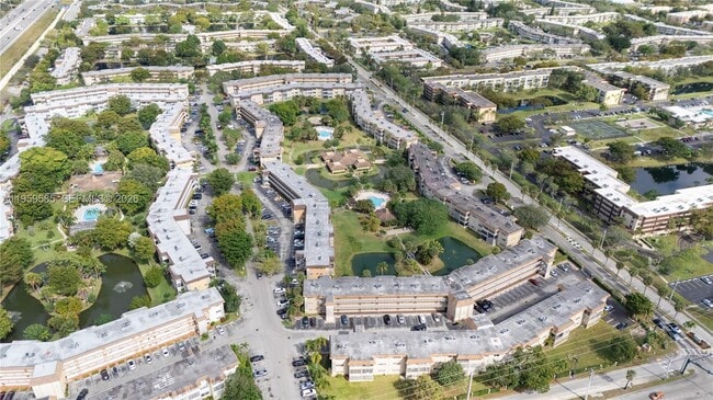 Building Photo - 5021 W Oakland Park Blvd