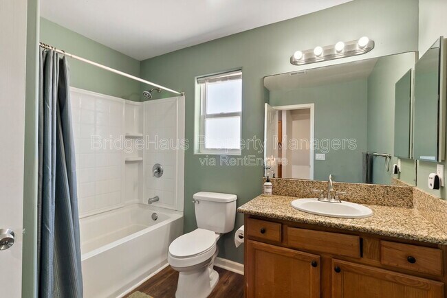 Building Photo - 832 Georgia St