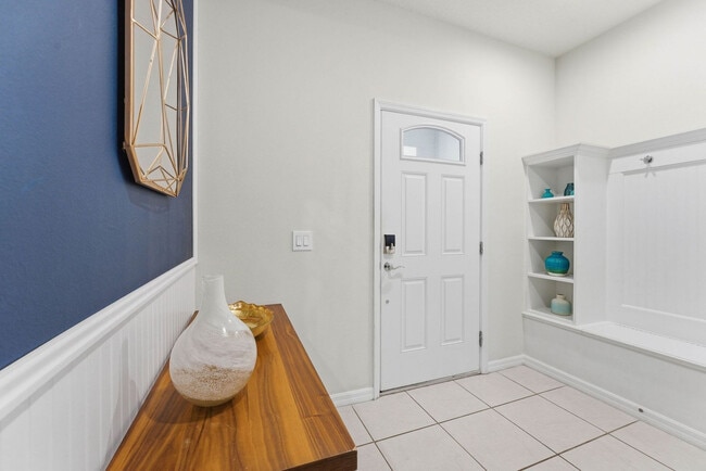 Building Photo - 2440 Dubai St