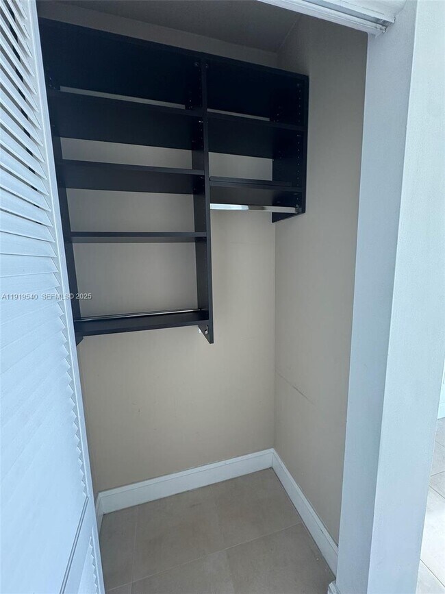 Building Photo - 2525 SW 3rd Ave