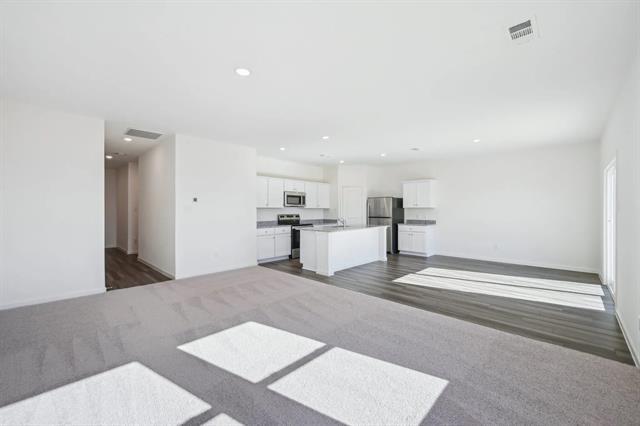 Building Photo - 2108 Prairie Ln