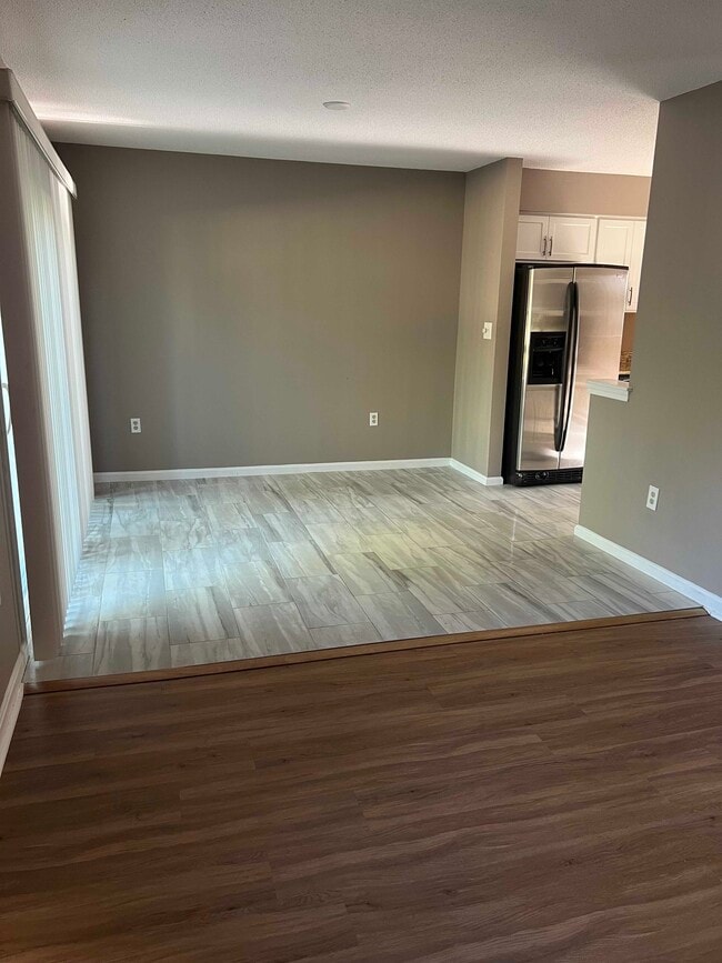 Building Photo - 14 Orient Way