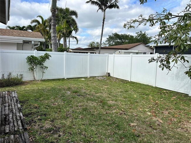 Building Photo - 5828 SW 117th Terrace