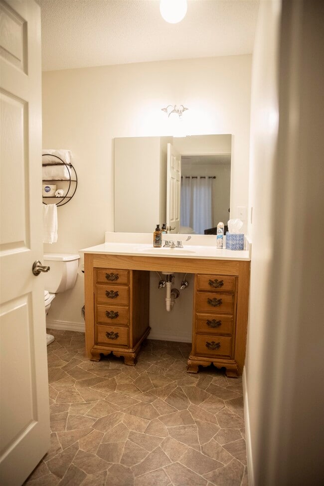 Building Photo - 305 Chickasha Dr