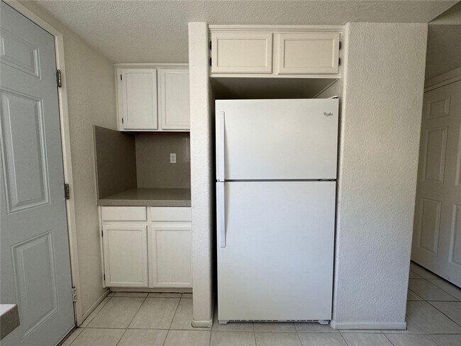 Building Photo - 440 Tava Ln