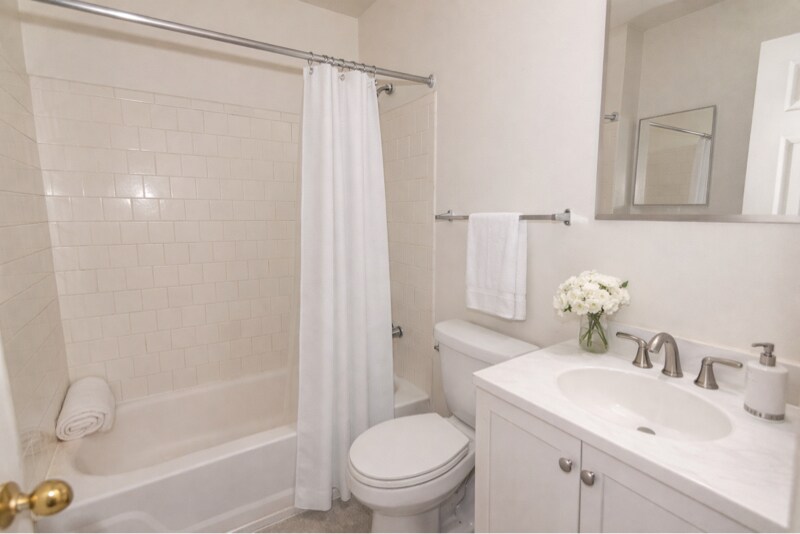 Building Photo - 115 W Monument St