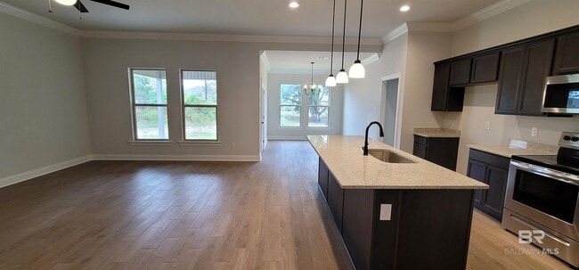 Building Photo - 6850 Summerset Dr