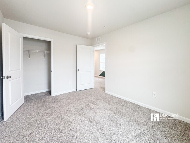 Building Photo - 561 Fawn Mdw Ln