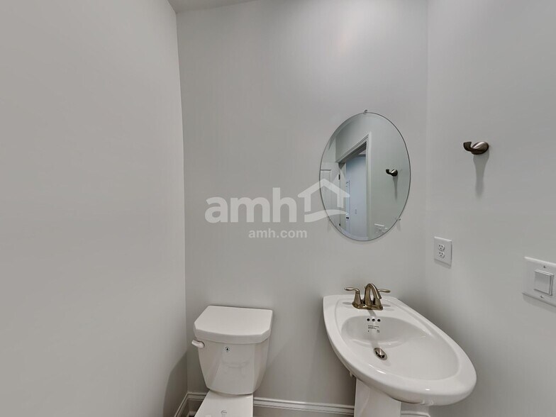 Building Photo - 228 Sapling Way