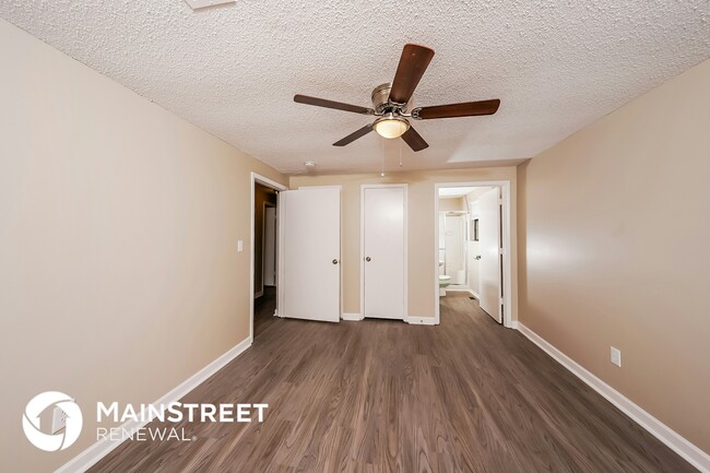 Building Photo - 5057 Oak Leaf Cir